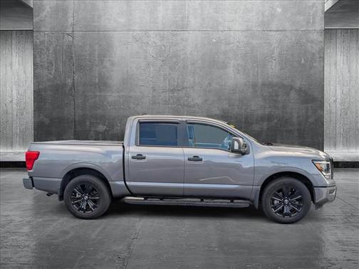 2023 Nissan Titan SV