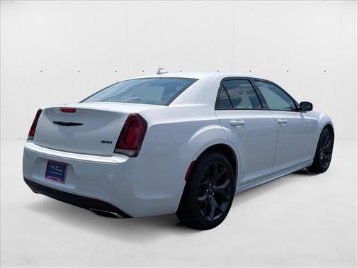 2023 Chrysler 300 Touring