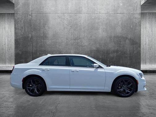 2023 Chrysler 300 Touring