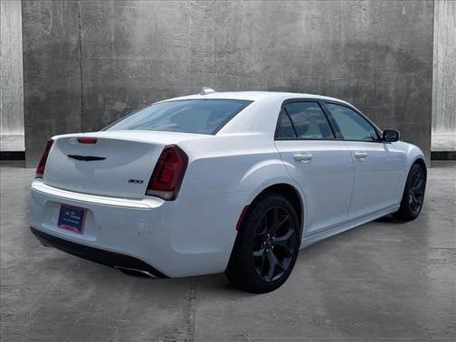 2023 Chrysler 300 Touring