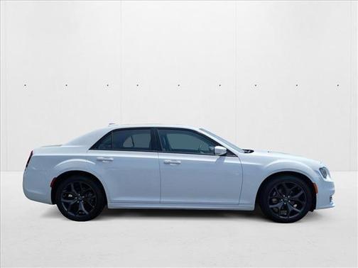 2023 Chrysler 300 Touring