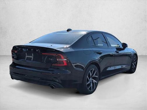 2019 Volvo S60 T6 Momentum