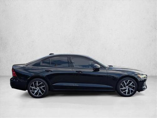 2019 Volvo S60 T6 Momentum