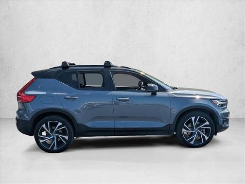 Thunder Grey Metallic 2021 Volvo XC40 T5 R-Design