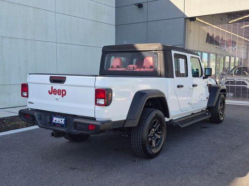 Bright White Clearcoat 2021 Jeep Gladiator Sport