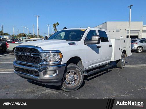 2023 RAM 2500 Tradesman Crew Cab 4x4 8' Box