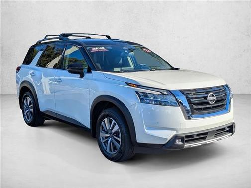 2022 Nissan Pathfinder SL 2WD
