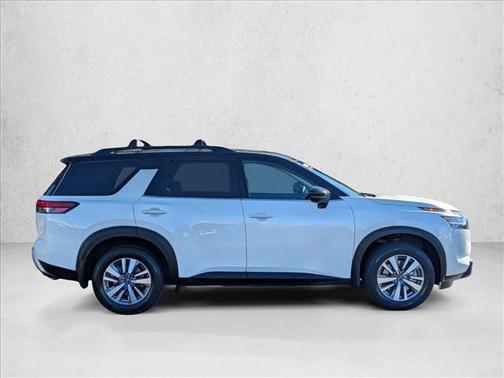 2022 Nissan Pathfinder SL 2WD