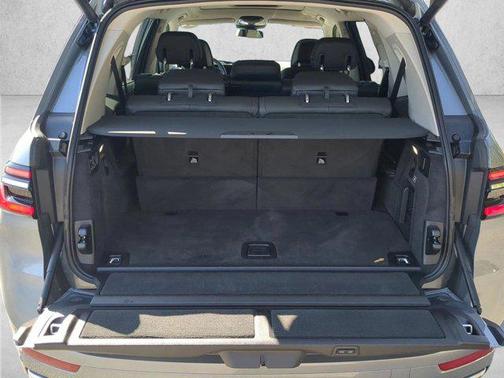 Gray 2024 BMW X7 xDrive40i
