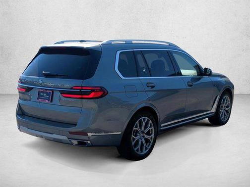 Gray 2024 BMW X7 xDrive40i