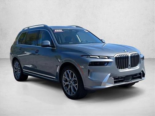 Gray 2024 BMW X7 xDrive40i