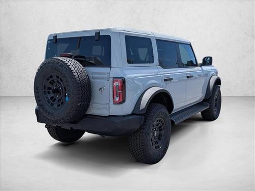 Avalanche Gray 2026 Ford Bronco Outer Banks