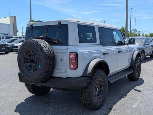 Avalanche Gray 2026 Ford Bronco Outer Banks