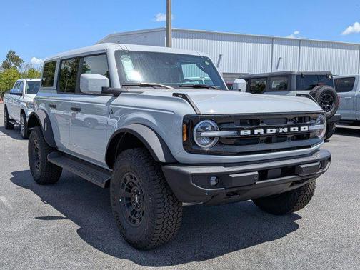 Avalanche Gray 2026 Ford Bronco Outer Banks