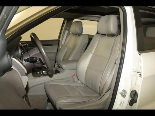 Stone White Clearcoat 2011 Jeep Grand Cherokee Laredo