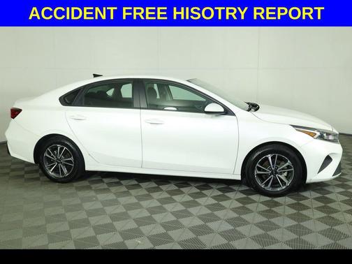 Snow White Pearl 2023 Kia Forte LXS