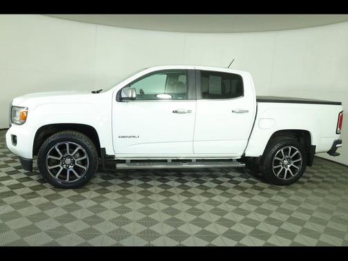 Summit White 2017 GMC Canyon Denali