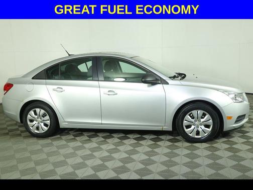 Silver Ice Metallic 2014 Chevrolet Cruze LS