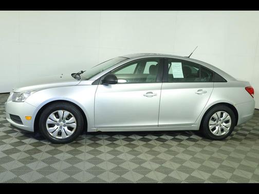 Silver Ice Metallic 2014 Chevrolet Cruze LS