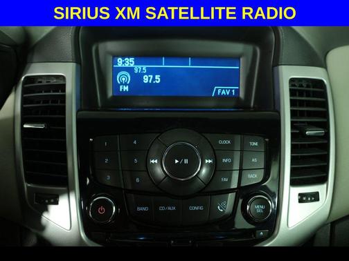 Silver Ice Metallic 2014 Chevrolet Cruze LS