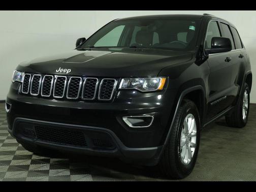 Diamond Black Crystal Pearlcoat 2022 Jeep Grand Cherokee Laredo