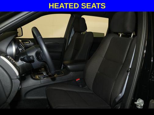 Diamond Black Crystal Pearlcoat 2022 Jeep Grand Cherokee Laredo