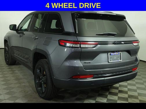 Baltic Gray Metallic Clearcoat 2022 Jeep Grand Cherokee Altitude