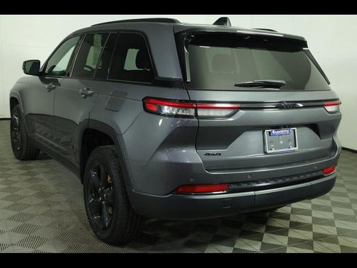 Baltic Gray Metallic Clearcoat 2022 Jeep Grand Cherokee Altitude