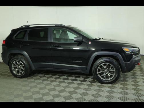 Diamond Black Crystal Pearlcoat 2020 Jeep Cherokee Trailhawk