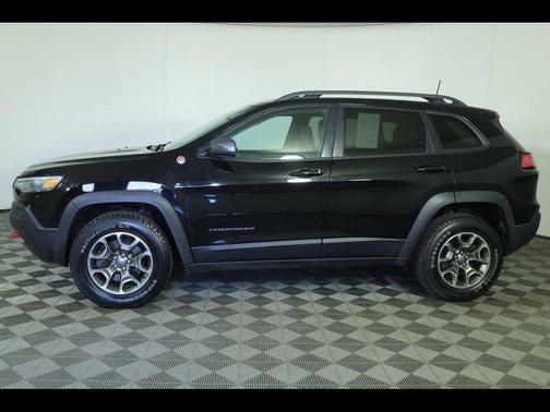 Diamond Black Crystal Pearlcoat 2020 Jeep Cherokee Trailhawk