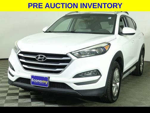 Dazzling White 2017 Hyundai TUCSON SE