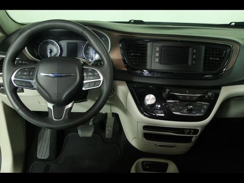 2017 Chrysler Pacifica LX