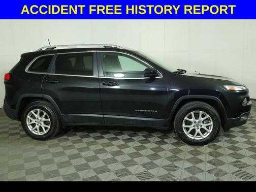 Brilliant Black Crystal Pearlcoat 2016 Jeep Cherokee Latitude