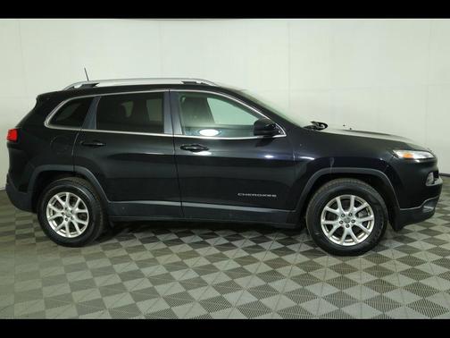 Brilliant Black Crystal Pearlcoat 2016 Jeep Cherokee Latitude
