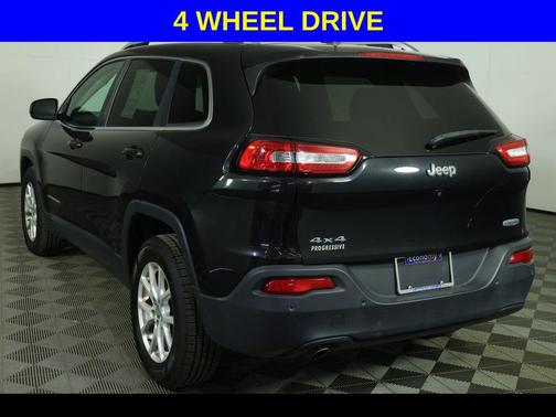 Brilliant Black Crystal Pearlcoat 2016 Jeep Cherokee Latitude