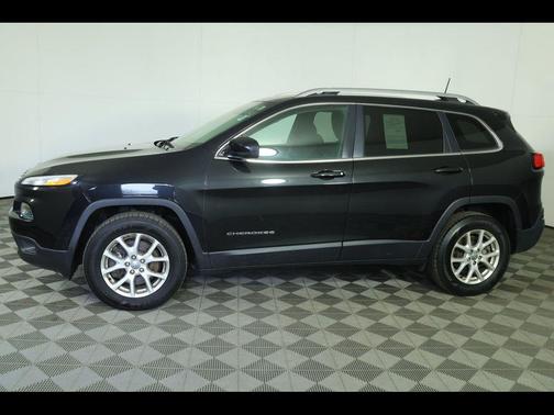 Brilliant Black Crystal Pearlcoat 2016 Jeep Cherokee Latitude