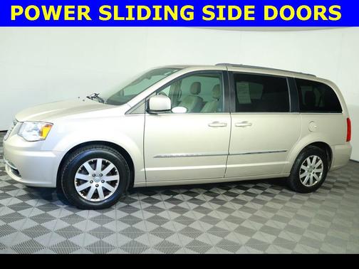 2016 Chrysler Town & Country Touring
