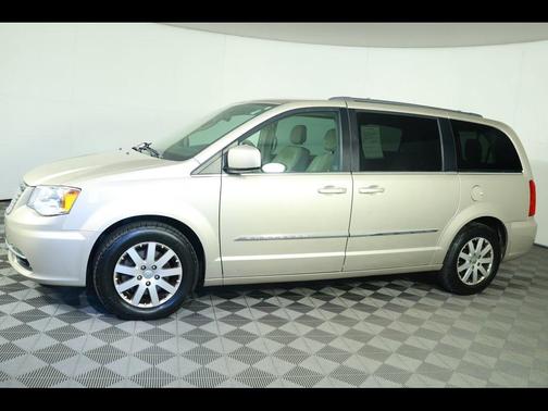 2016 Chrysler Town & Country Touring