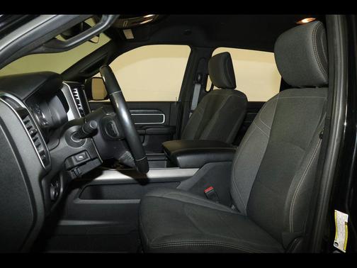 Diamond Black Crystal Pearlcoat 2020 RAM 2500 Big Horn Crew Cab 4x4 6'4' Box
