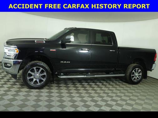 Diamond Black Crystal Pearlcoat 2022 RAM 2500 Big Horn Crew Cab 4x4 6'4' Box