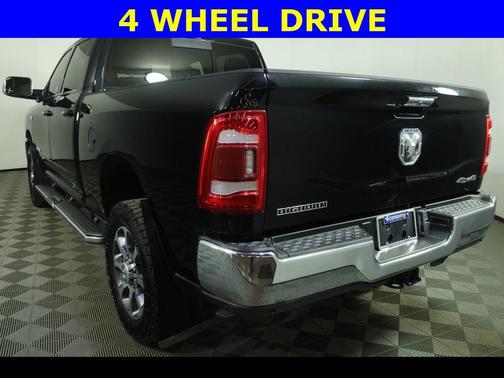 Diamond Black Crystal Pearlcoat 2022 RAM 2500 Big Horn Crew Cab 4x4 6'4' Box