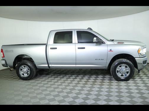 2022 RAM 2500 Tradesman Crew Cab 4x4 6'4' Box