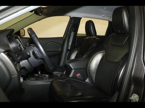 Granite Crystal Metallic Clearcoat 2019 Jeep Cherokee Latitude Plus