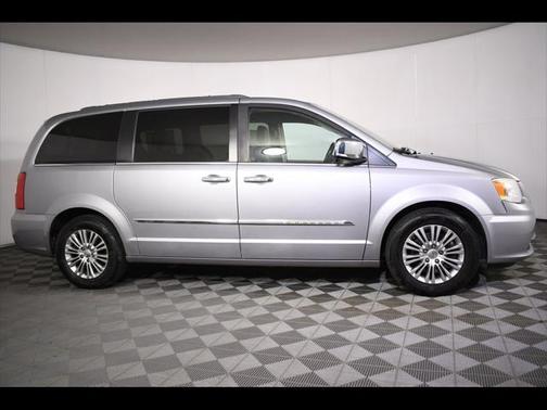 2015 Chrysler Town & Country Touring-L