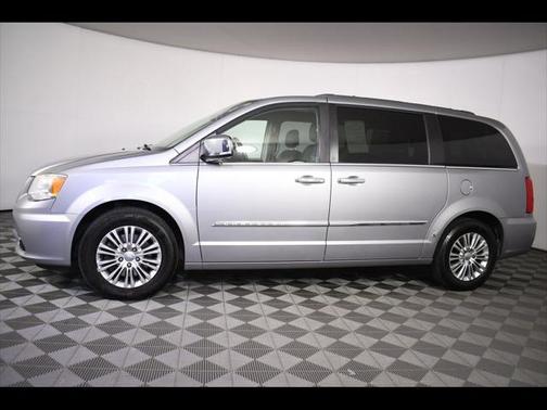 2015 Chrysler Town & Country Touring-L