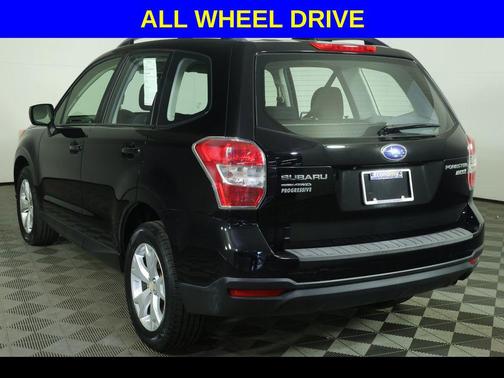 Crystal Black Silica 2016 Subaru Forester 2.5i