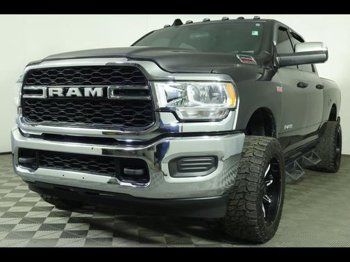 2022 RAM 2500 Tradesman Crew Cab 4x4 6'4' Box