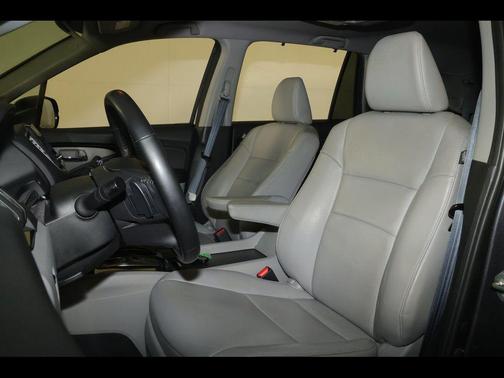 Modern Steel Metallic 2019 Honda Pilot Touring 8-Passenger