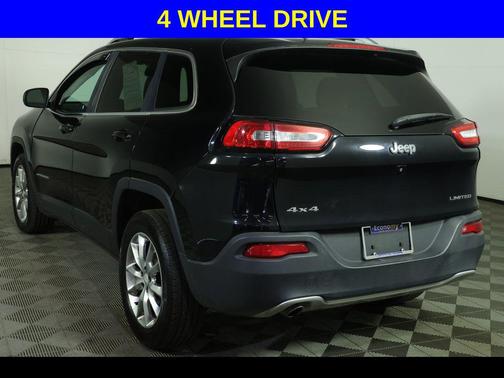 Diamond Black Crystal Pearlcoat 2017 Jeep Cherokee Limited