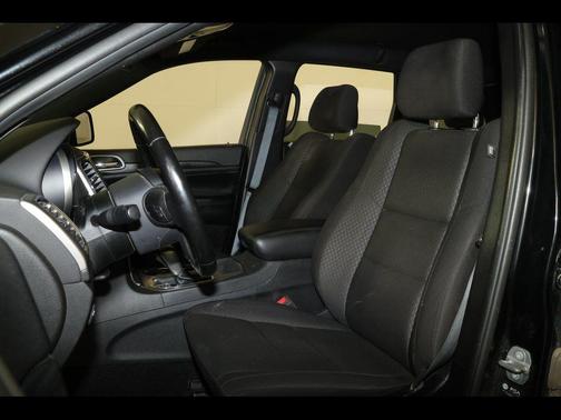 Diamond Black Crystal Pearlcoat 2021 Jeep Grand Cherokee Laredo